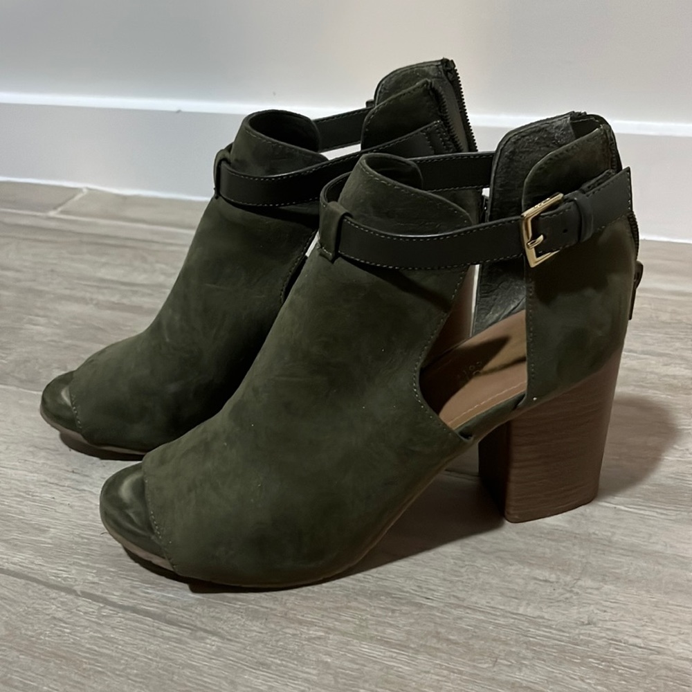 Kenneth Cole Reaction Green Suede Booties